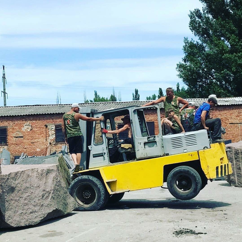Крамграніт. Про компанію